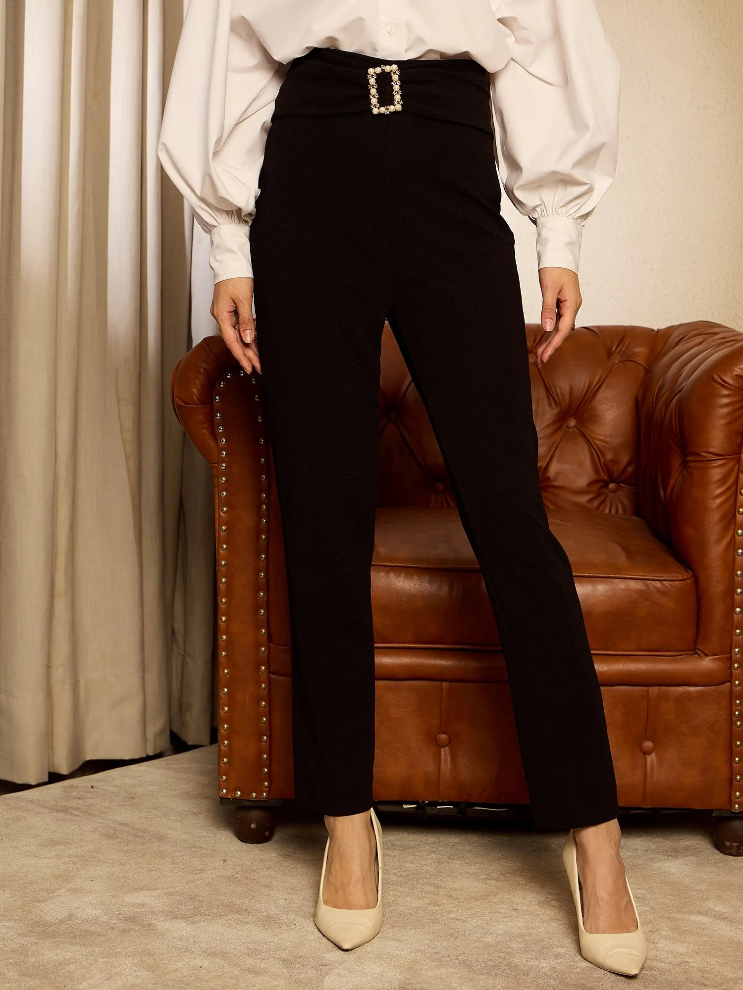 Berrylush BIZwear Women Black Solid Buckle Waist Cropped Formal Trousers