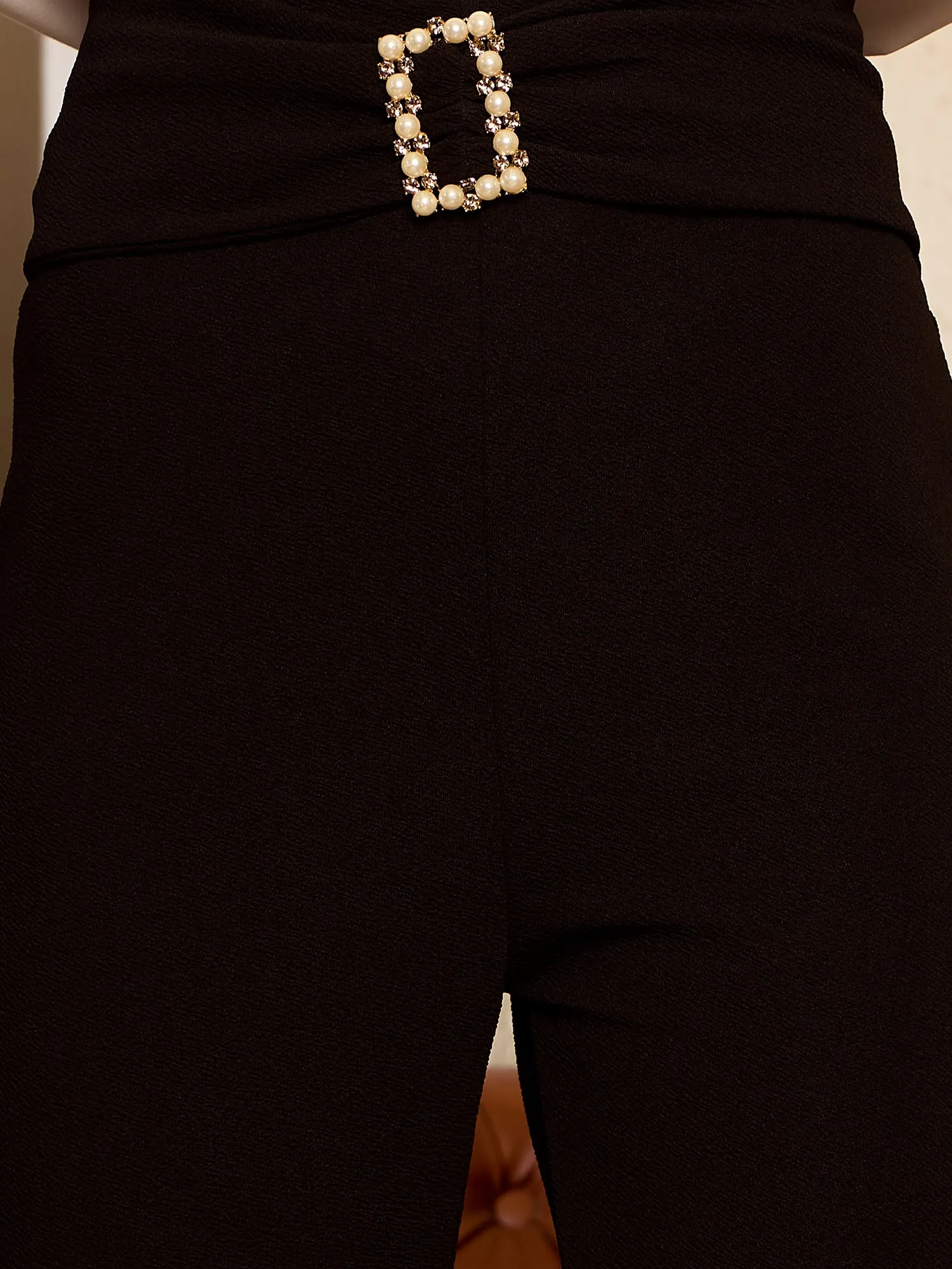 Berrylush BIZwear Women Black Solid Buckle Waist Cropped Formal Trousers